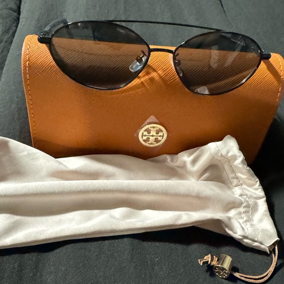 Tory Burch sunglasses - Picture 3 of 8